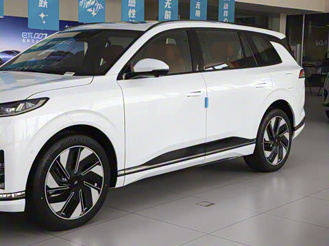 2025�� 210Ultra���̰� 6��