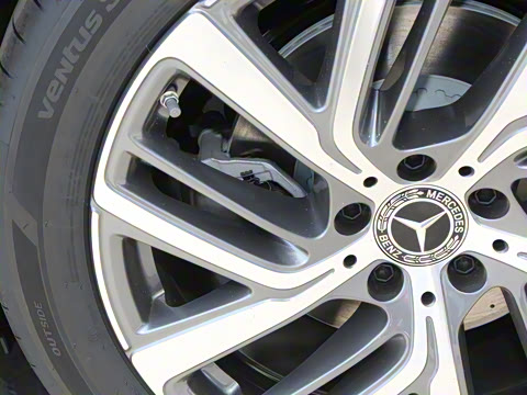 2025�� �Ŀ� E 300 L ʱ���˶���