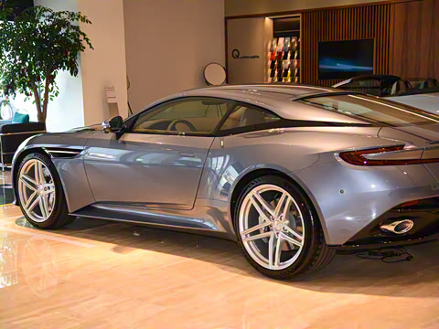 2025�� 4.0T V8 Coupe