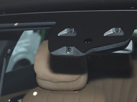 2025�� �Ŀ� E 300 L ������