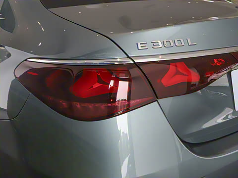 2025�� �Ŀ� E 300 L ������