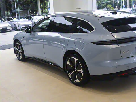 2025�� 75kWh Touring