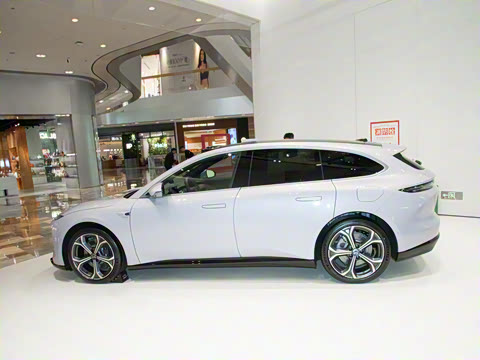 2025�� 75kWh Touring