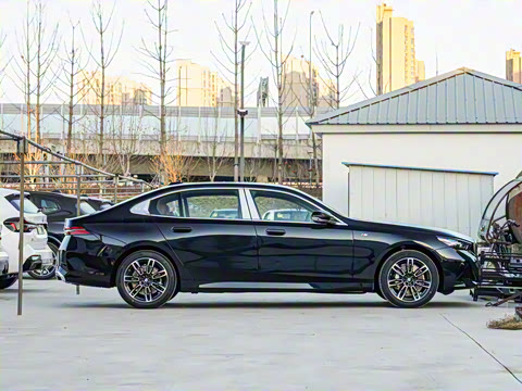 2025�� 530Li ������ M�˶���װ