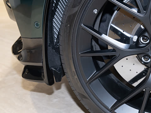 2025�� 4.0T V8 707