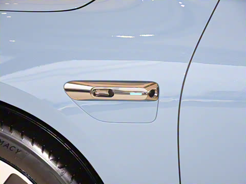 2025�� 705km Max