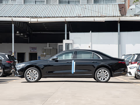 2025�� S 400 L ������