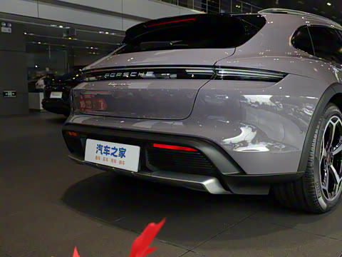 2024�� Taycan 4 Cross Turismo