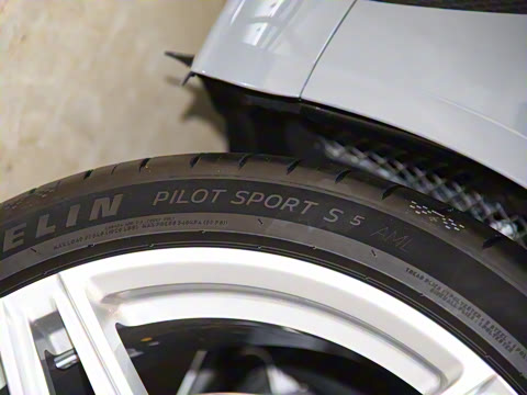 2025�� 4.0T V8 Coupe