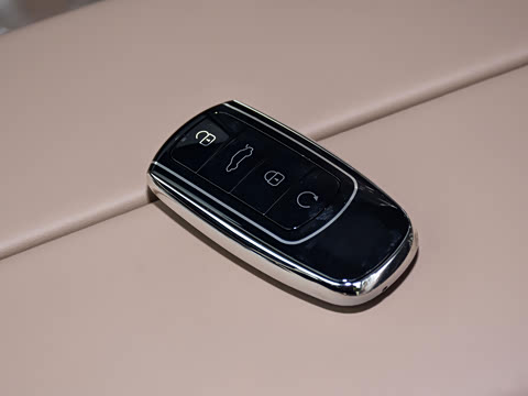 2025�� 2.0T ��������� 7��