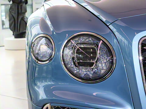 2026�� 4.0T V8 Mulliner