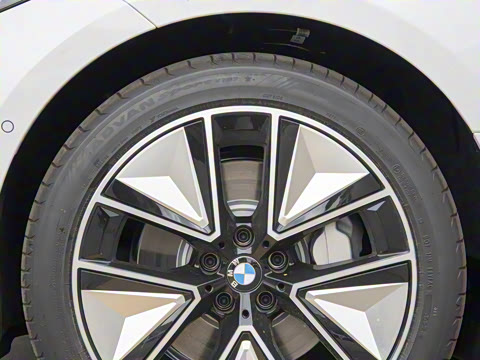 2025�� eDrive 40 L ��ҹ�˶���װ