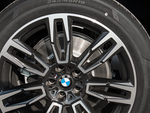 2025�� 525Li M�˶���װ