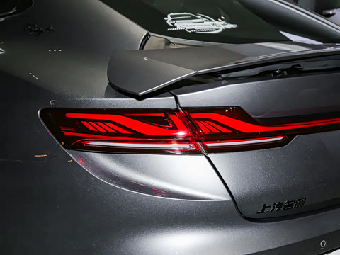 2025�� 2.0T Trophy+ �����˶���