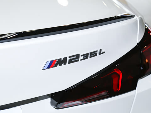 2025�� M235L