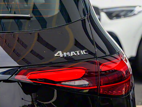 2024�� GLC 260 L 4MATIC ������ 5��