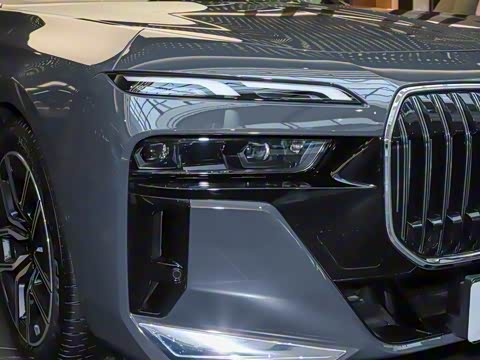 2023�� 735Li M�˶���װ