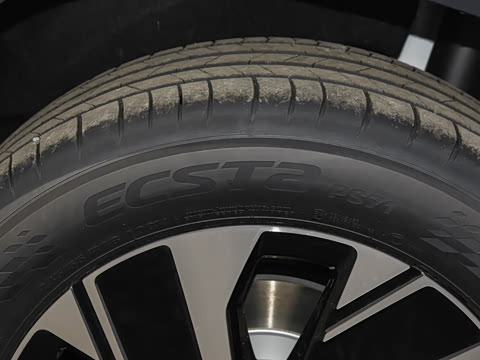 2025�� ̽��L 330TSI ������Ӣ