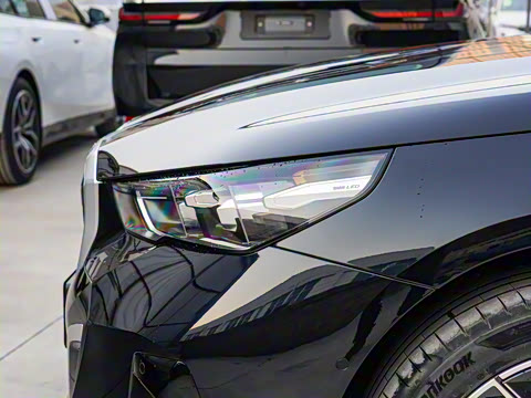 2025�� eDrive 40L M�˶���װ