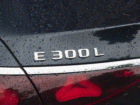 2025�� �Ŀ� E 300 L ������