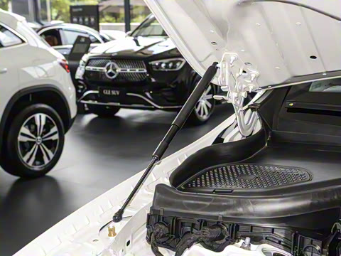 2025�� �Ŀ� GLC 260 L 4MATIC ������