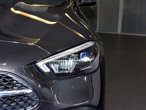 2025�� �Ŀ� C 260 L �˶���