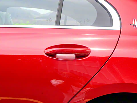 2025�� �Ŀ� C 260 L �˶���