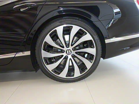 2024�� 4.0T V8 Mulliner