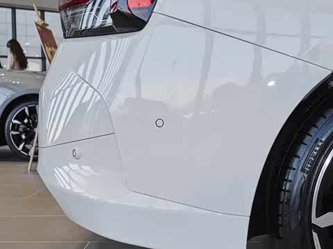 2025�� 225i M�˶���ҹ��װ