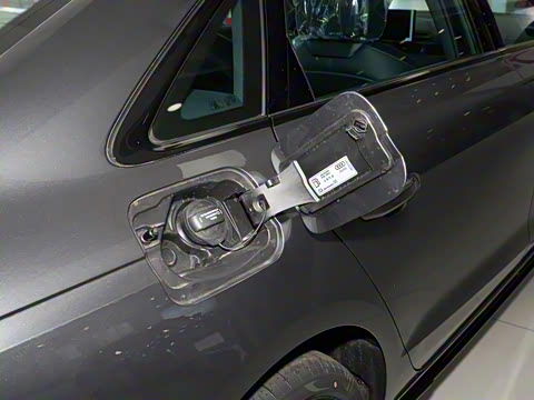 2025�� 200���������� 40 TFSI ����������