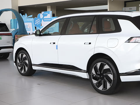 2025�� 210Ultra���̰� 6��