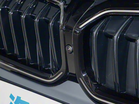 2025�� 330Li 50����������