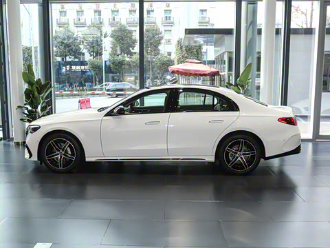 2025�� E 300 ʱ�����˶���