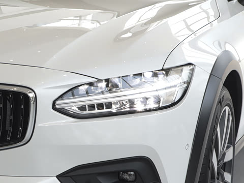 2025�� Cross Country B5 AWD �����