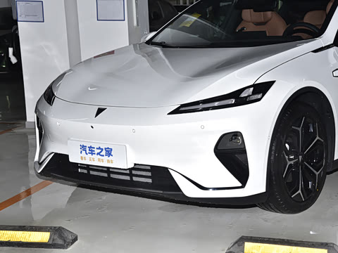 2025�� 300UltraǬ���Ǽ�ADS SE���̰�