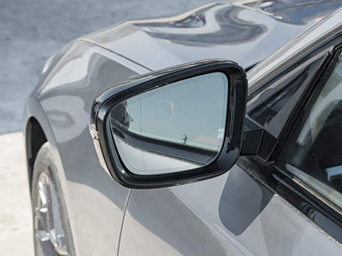 2025�� 330i M�˶���ҹ��װ