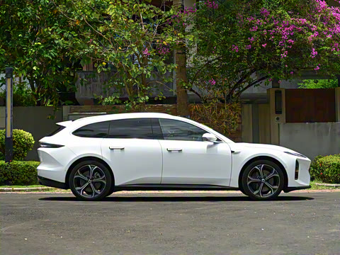 2025�� 75kWh Touring