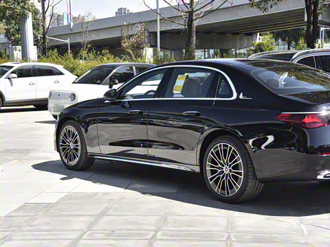 2025�� �Ŀ� E 300 L �����