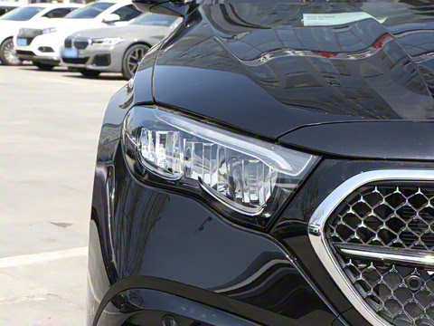 2025�� �Ŀ� E 300 L ʱ���˶���