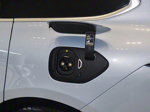 2025�� 75kWh Touring