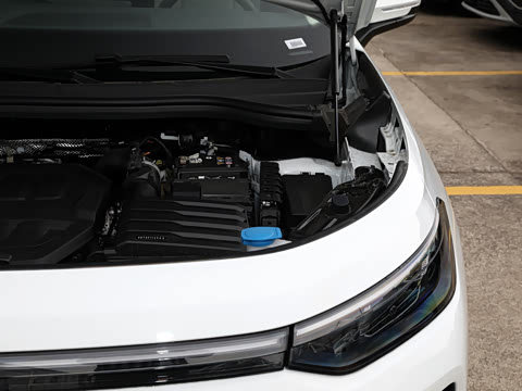 2025�� ̽��L 330TSI ������Ӣ