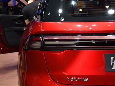 2025�� 2.0T ������������˹��