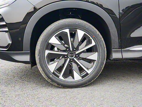 2025�� EV �Ǽݰ� 605km �콢��