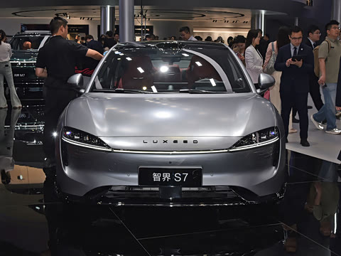 2025�� 703km Ultra�˶���