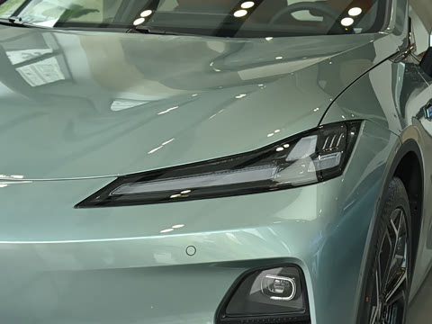 2025�� 300UltraǬ���Ǽ�ADS SE���̰�