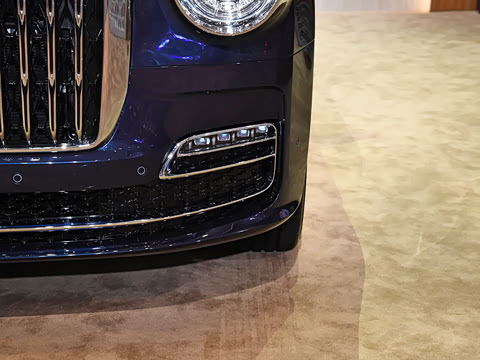 2025�� 4.0T V8 ��ͤ���϶��ư�