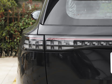 2025�� 210Ultra���Ȱ� 5��