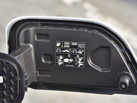 2025�� �Ŀ� C 350 eL