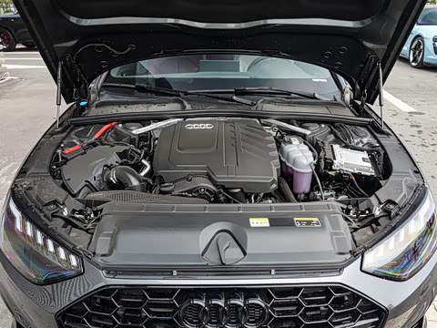 2025�� 200���������� 40 TFSI ���������� B&O ��ҹ��