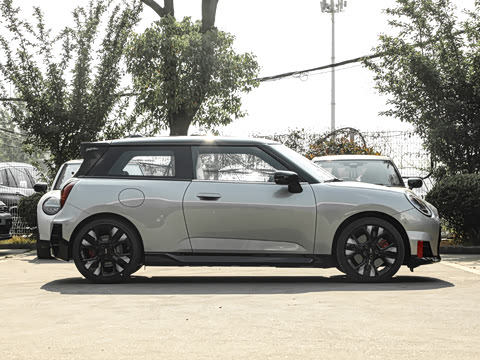 2025�� JOHN COOPER WORKS